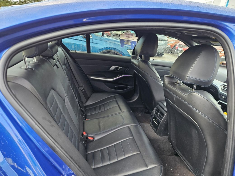 2022 BMW 3 Series - image 8