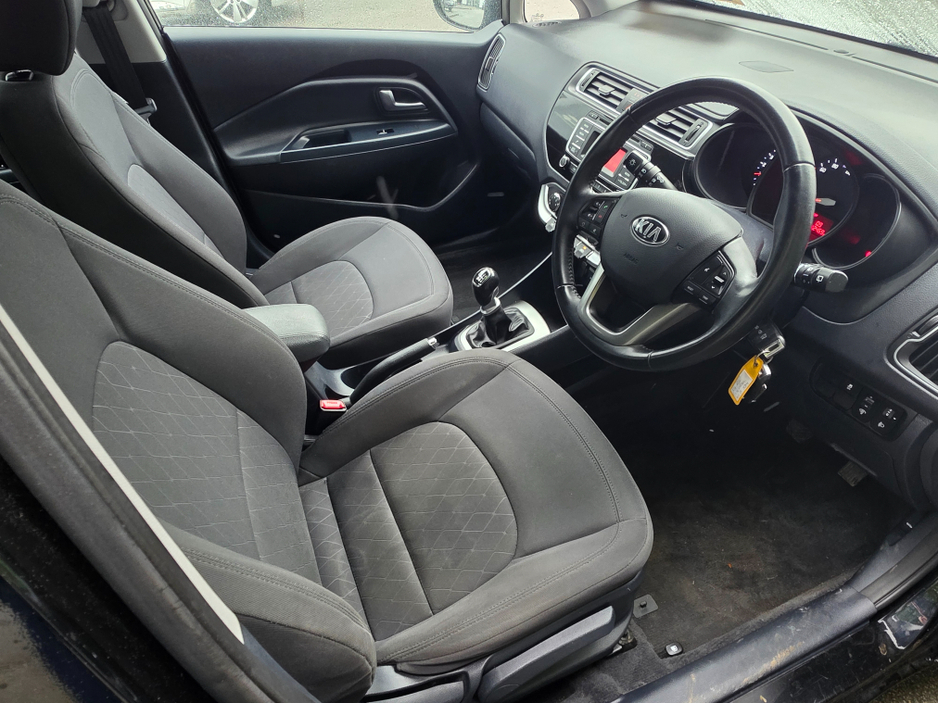 2016 Kia Rio - image 17