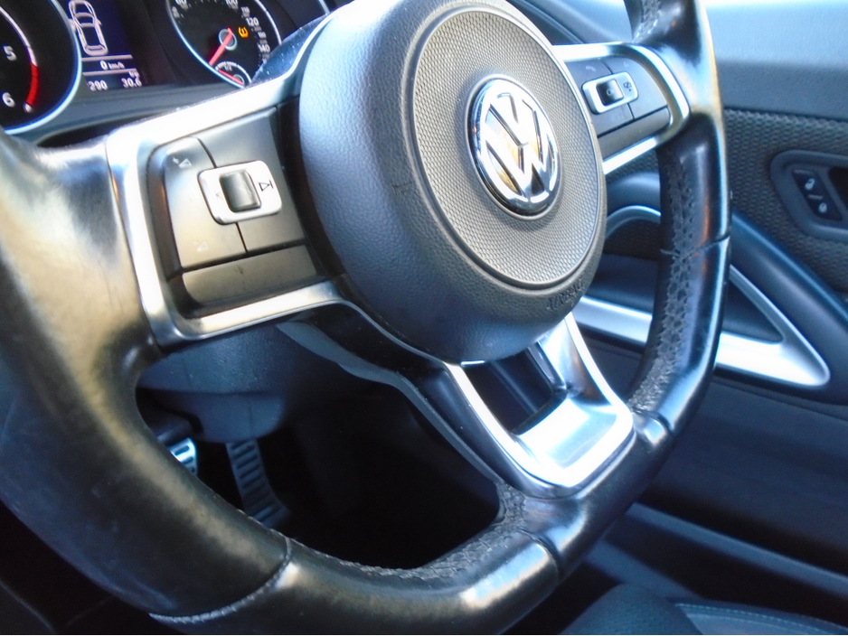 2017 Volkswagen Scirocco - image 28