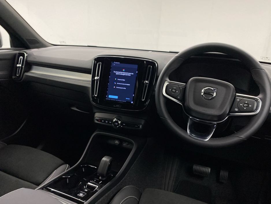 2026 Volvo XC40 - image 11