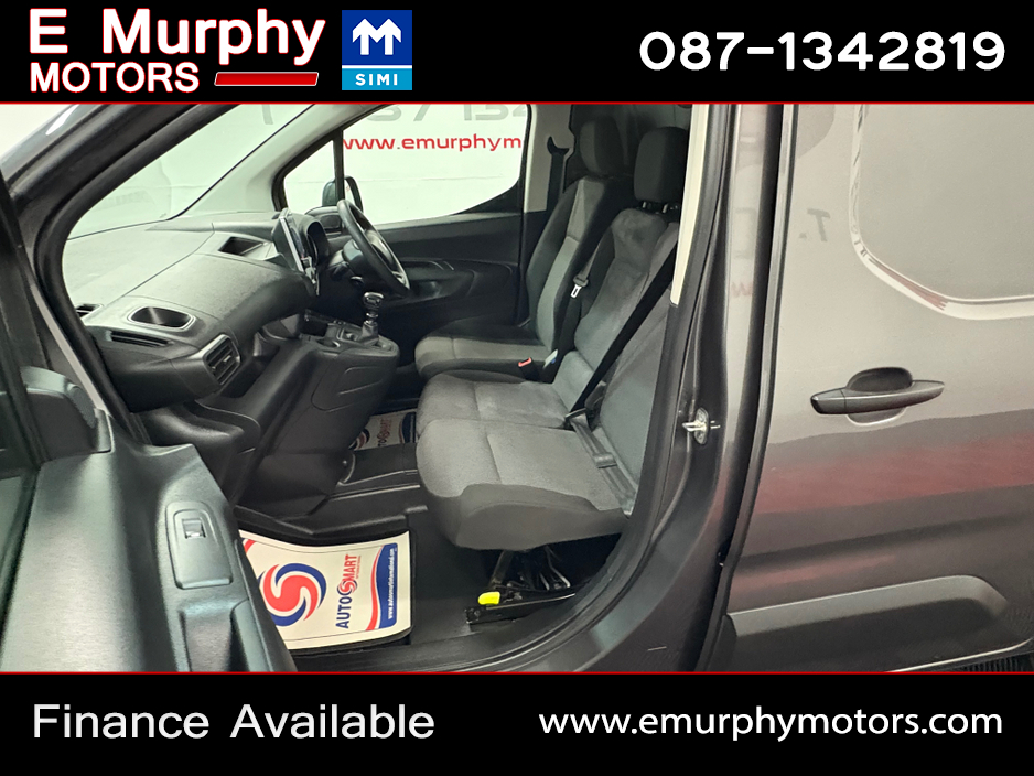 2023 Citroen Berlingo - image 10