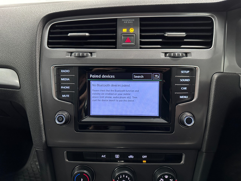 2014 Volkswagen Golf - image 25