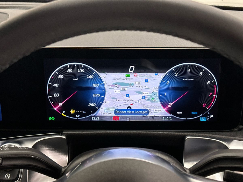 2025 Mercedes-Benz GLB - image 8