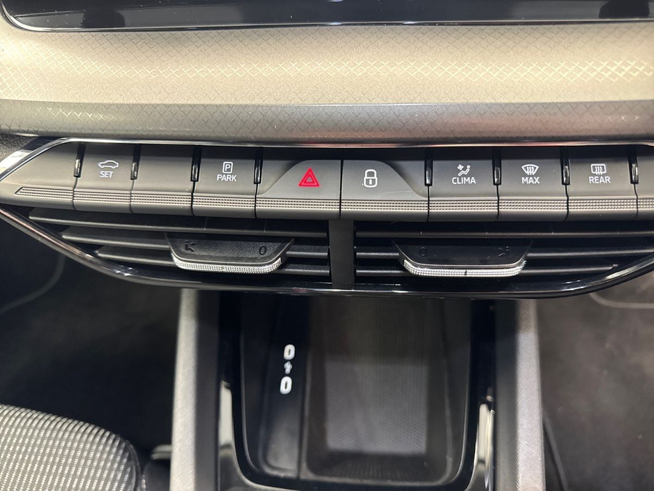 2024 Skoda Octavia - image 19