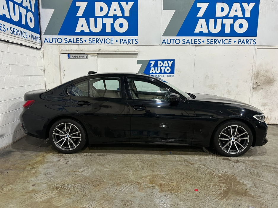 2024 BMW 3 Series - image 3