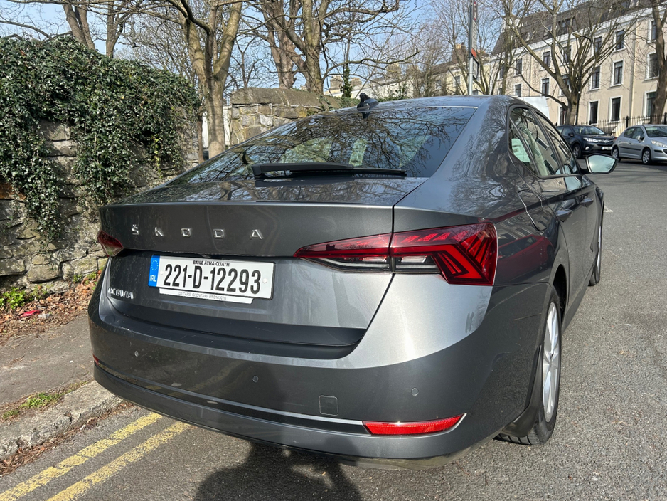 2022 Skoda Octavia - image 5