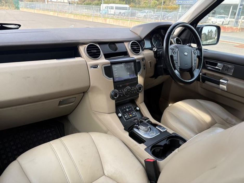 2012 Land Rover Discovery - image 12