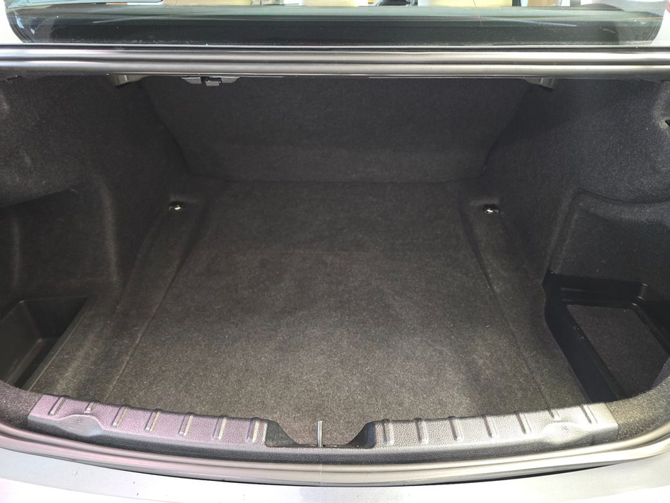 2017 BMW 3 Series - image 6