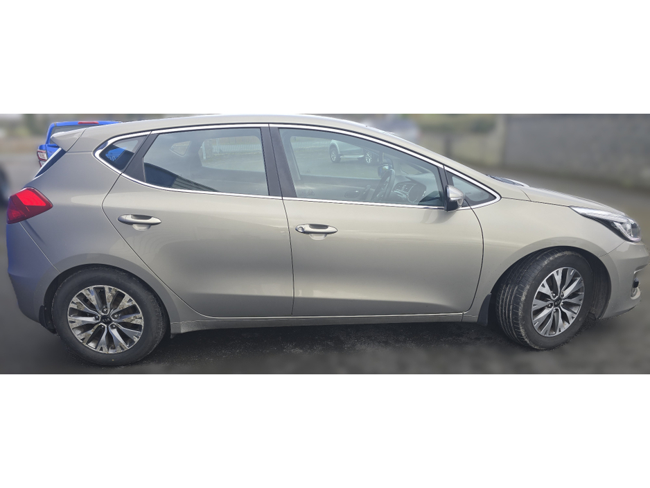 2017 Kia Ceed - image 3