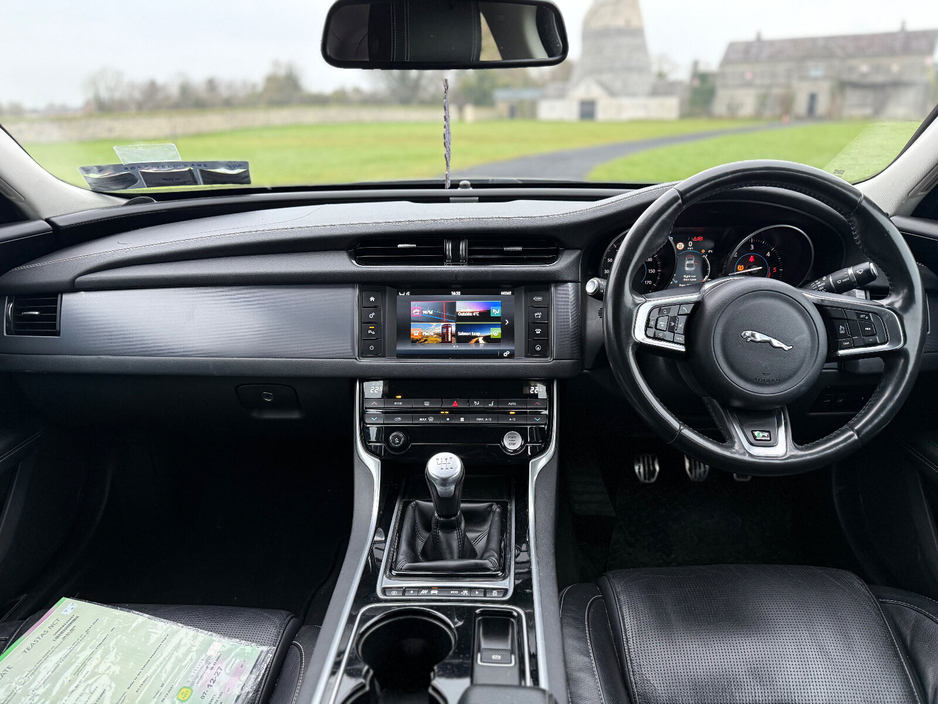 2017 Jaguar XF 2.0 D 163PS R-Sport Manual €10,990