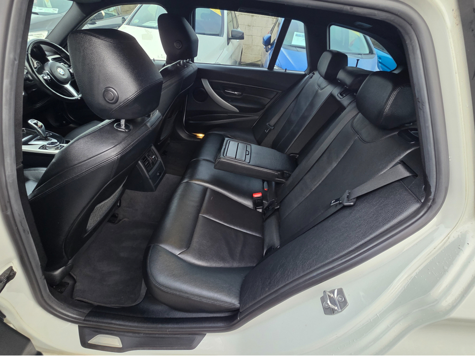 2014 BMW 3 Series - image 16