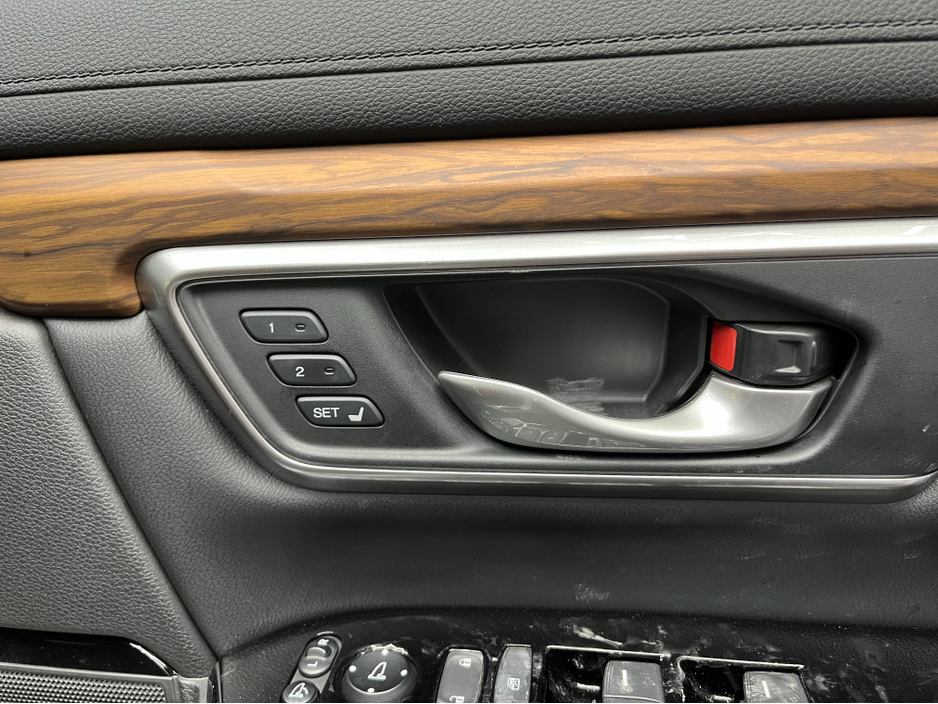 2019 Honda CR-V €27950 2019 HONDA CR-V EX MASTERPIECE 2.0 AUTOMATIC / CRUISE CONTROL / REVERSE CAMERA / ELECTRIC MEMORY & HEATED SEATS / HEATED REAR SEATS / PADDLE SHIFTERS €27,950