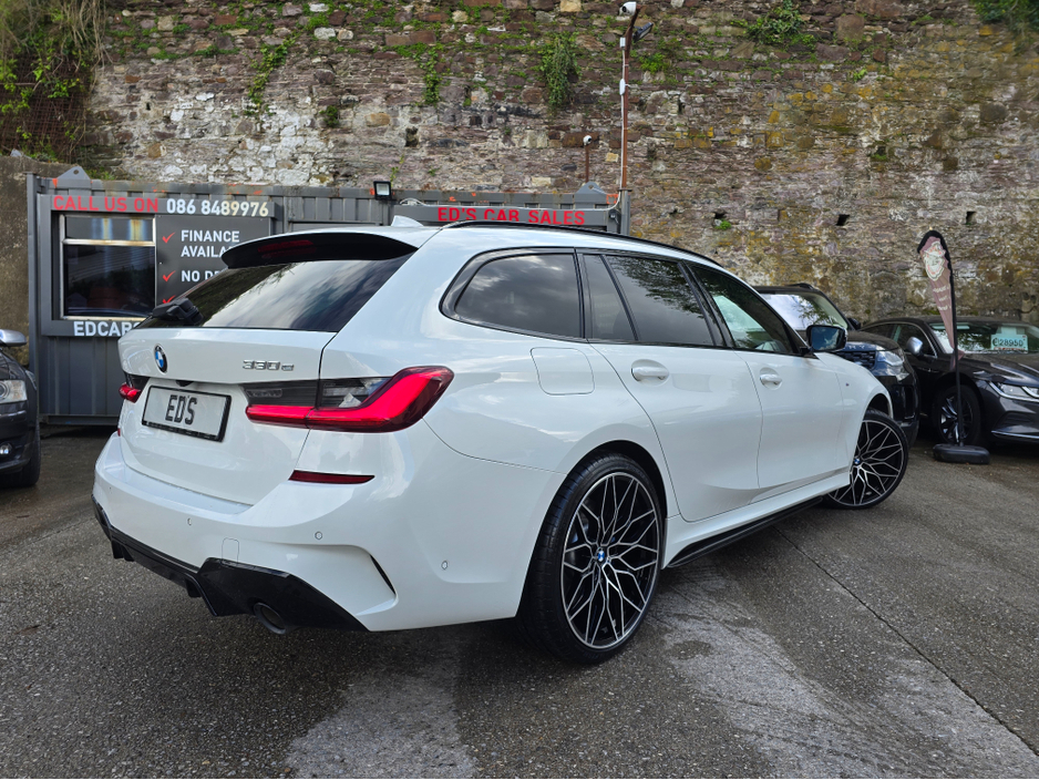 2021 BMW 3 Series - image 9