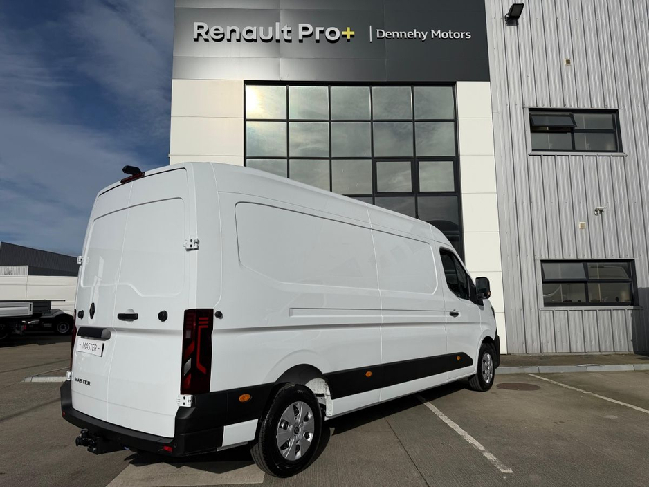 2026 Renault Master - image 3