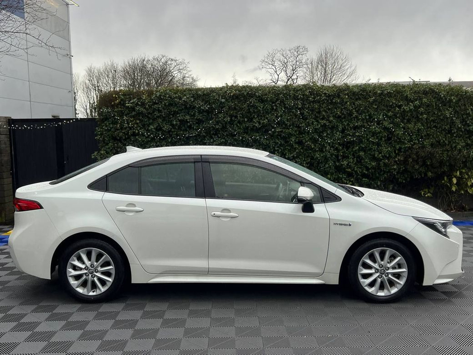 2020 Toyota Corolla 1.8 HYBRID // REVERSE CAMERA // SERVICE HISTORY // DIGITAL CLIMATE CONTROL €18,900