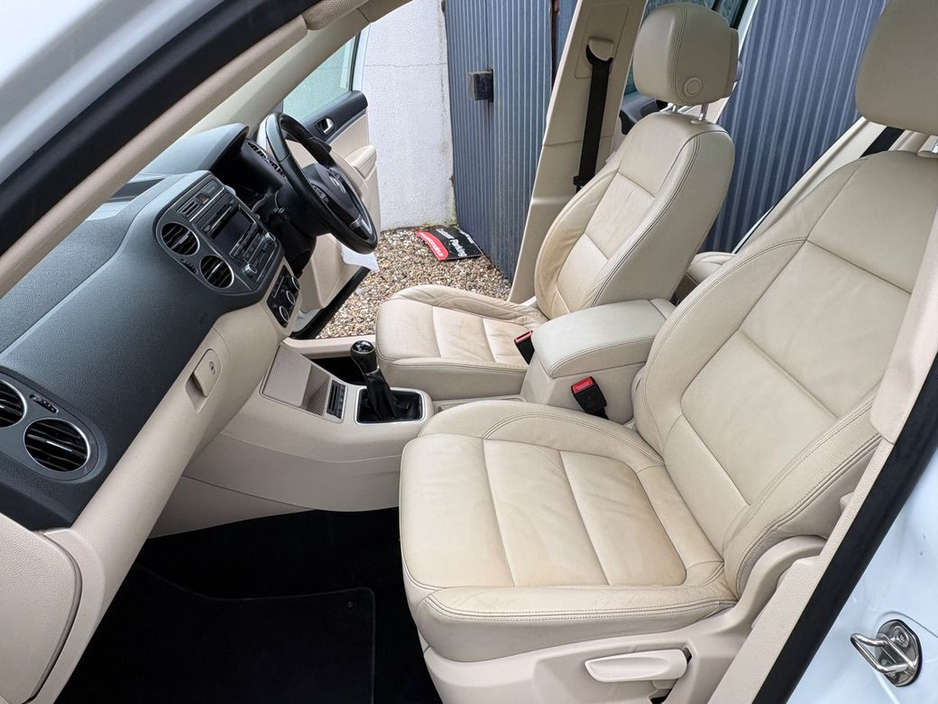 2014 Volkswagen Tiguan - image 11