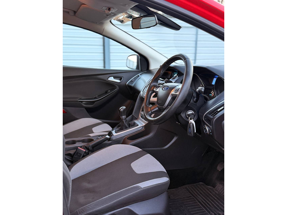 2014 Ford Focus - image 22