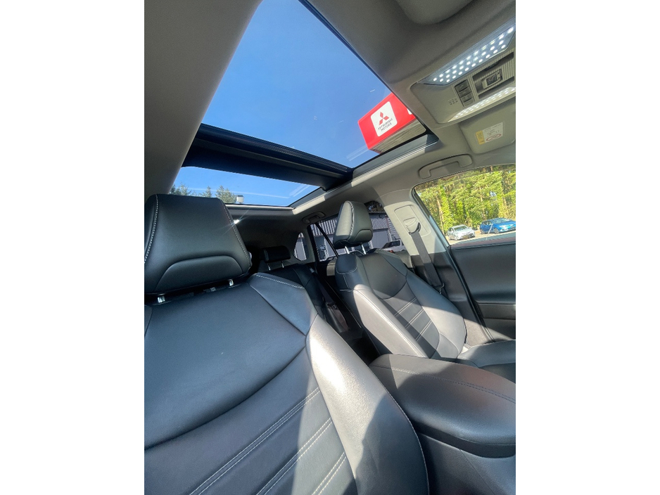 2020 Toyota Rav4 - image 12