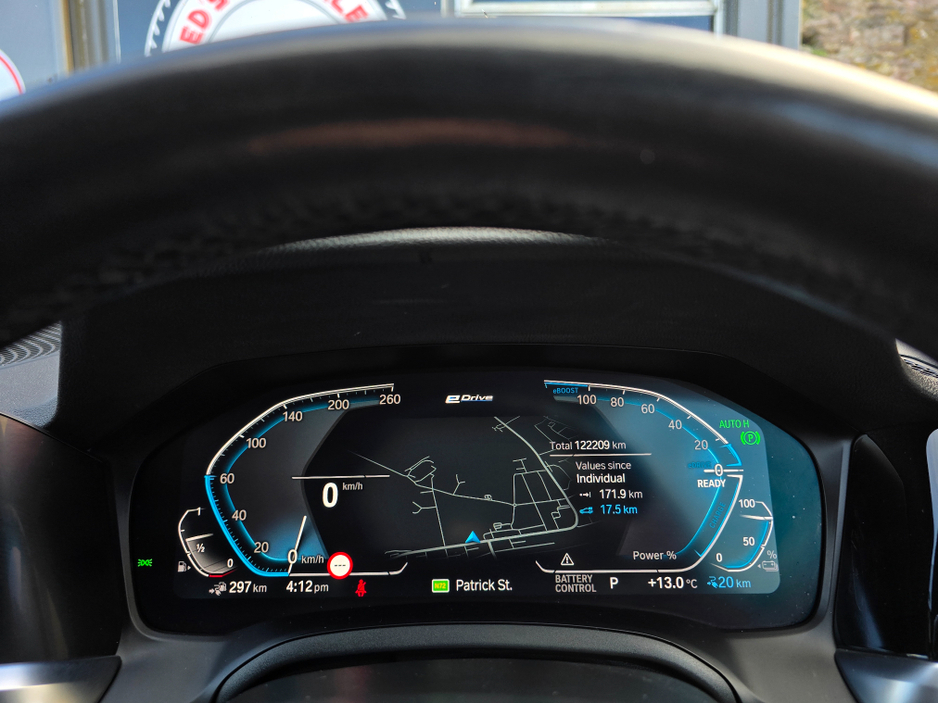 2022 BMW 3 Series - image 27