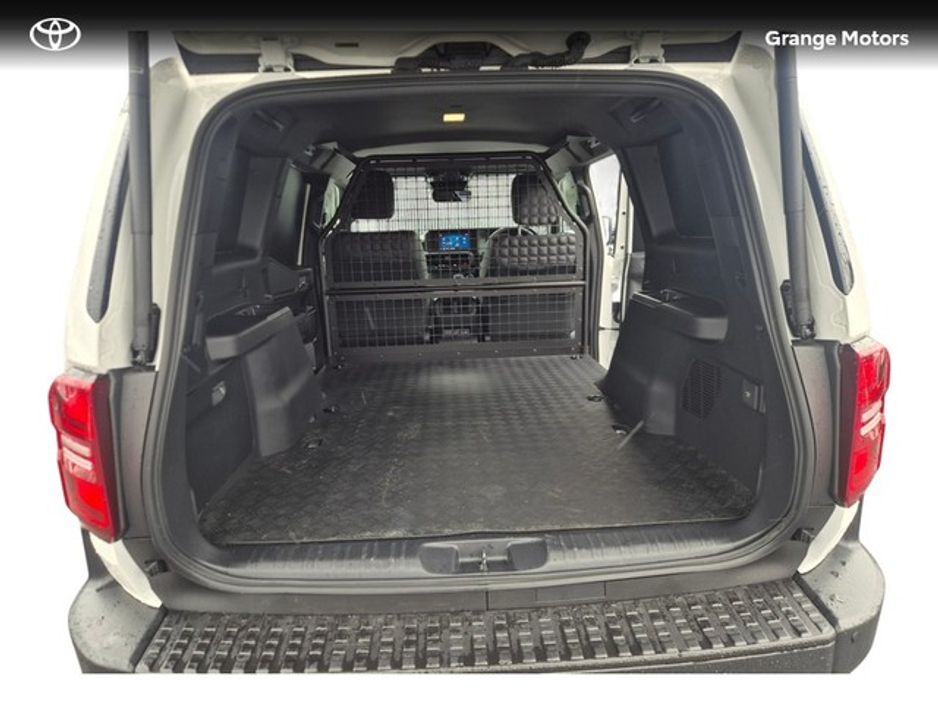 2025 Toyota Landcruiser - image 6