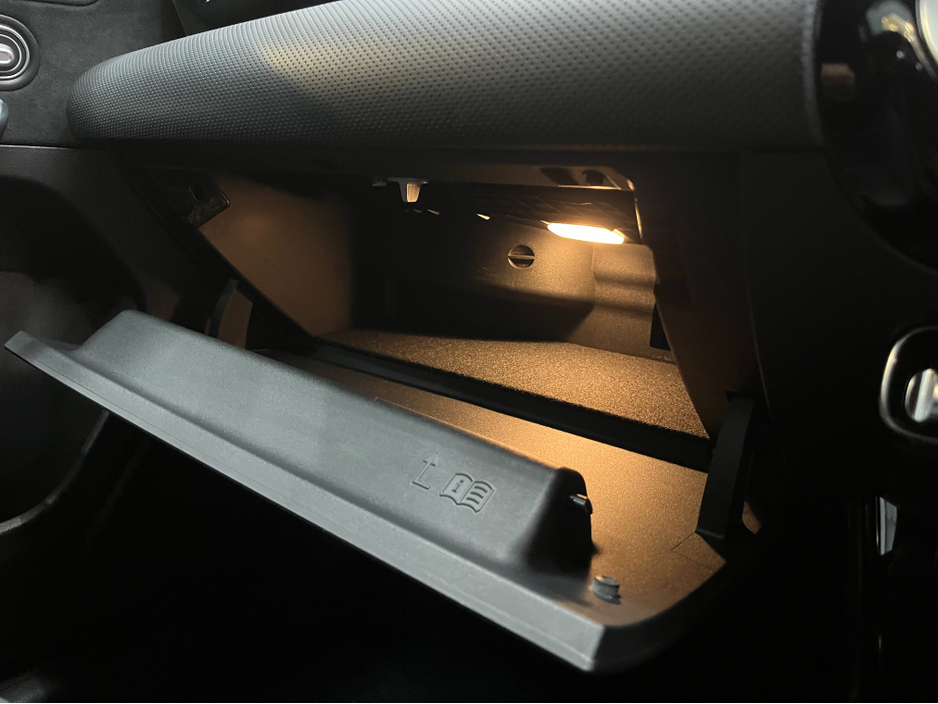 2020 Mercedes-Benz A Class 2020 MERCEDES-BENZ A200D AMG LINE 2.0 AUTOMATIC / CRUISE CONTROL / REVERSE CAMERA / ELECTRIC MEMORY & HEATED SEATS / PADDLE SHIFTERS