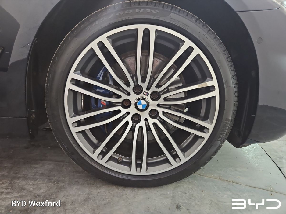 2019 BMW 5 Series - image 5