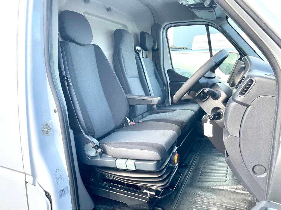 2023 Renault Master MM35 BUSINESS+ 2.3 BLUE DCI 135BHP MWB €18,000