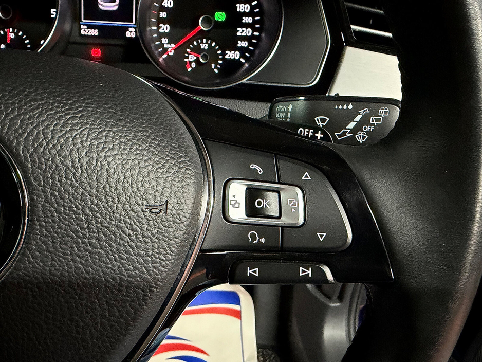 2018 Volkswagen Passat - image 43