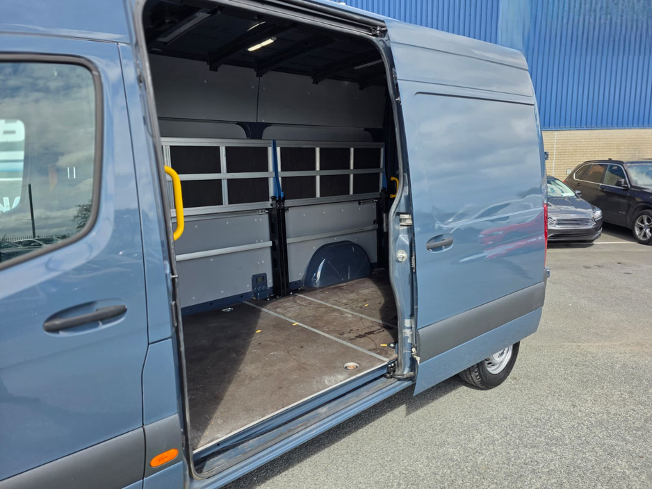 2022 Mercedes-Benz Sprinter - image 17