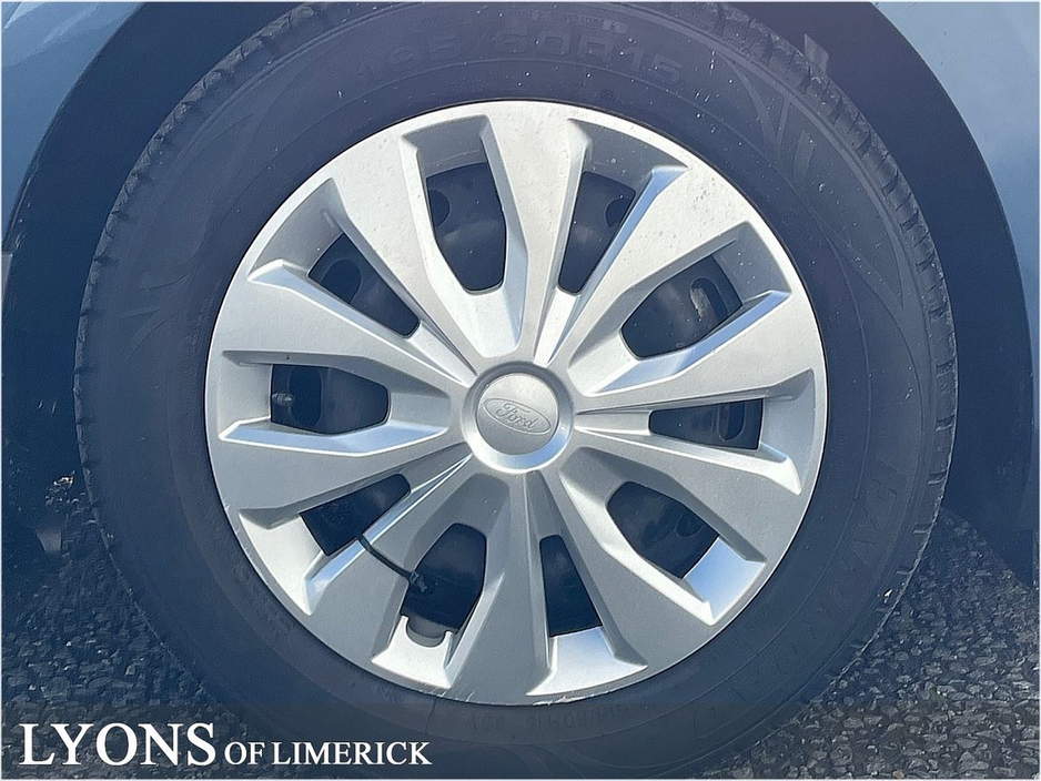 2022 Ford Fiesta - image 9