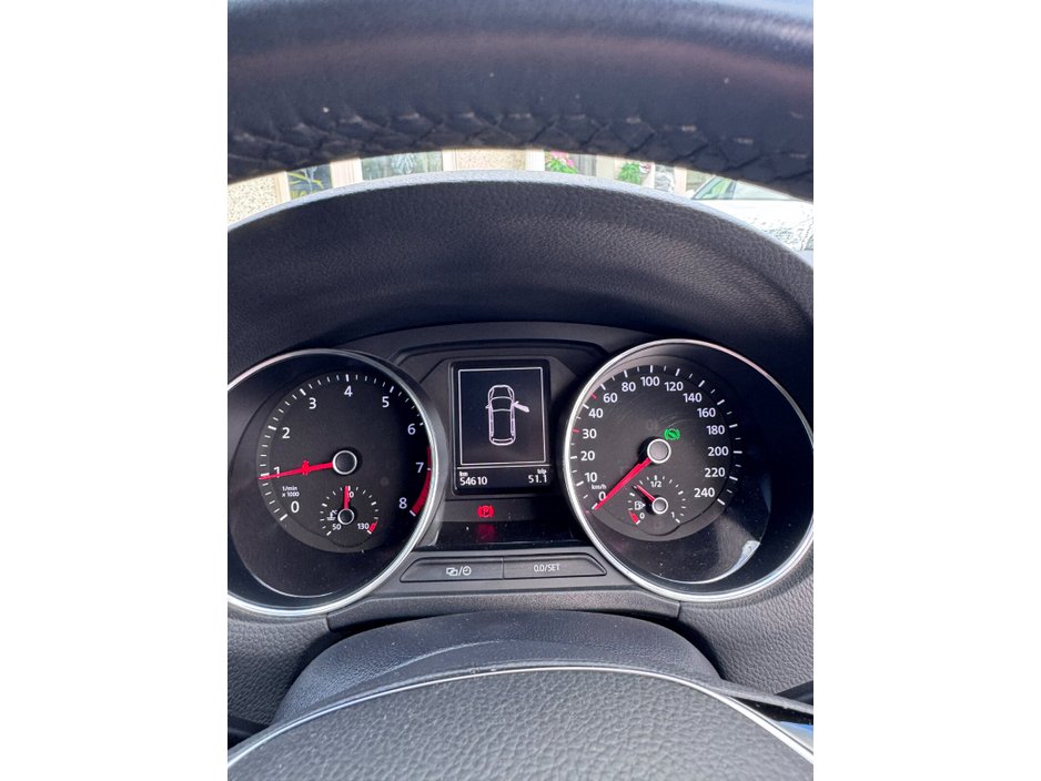 2016 Volkswagen Polo - image 12