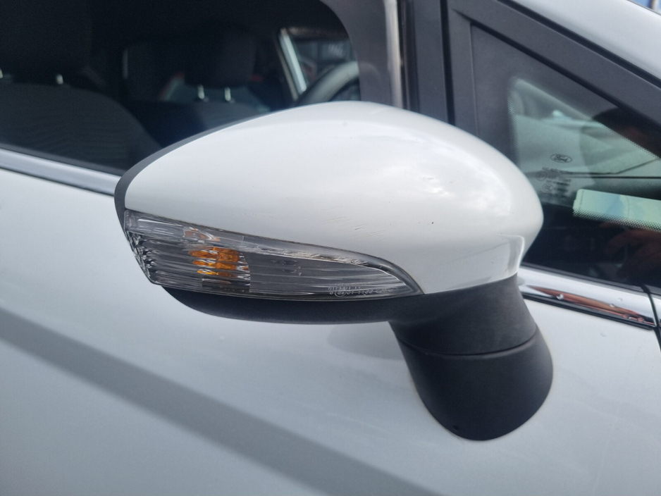 2015 Ford Fiesta - image 12