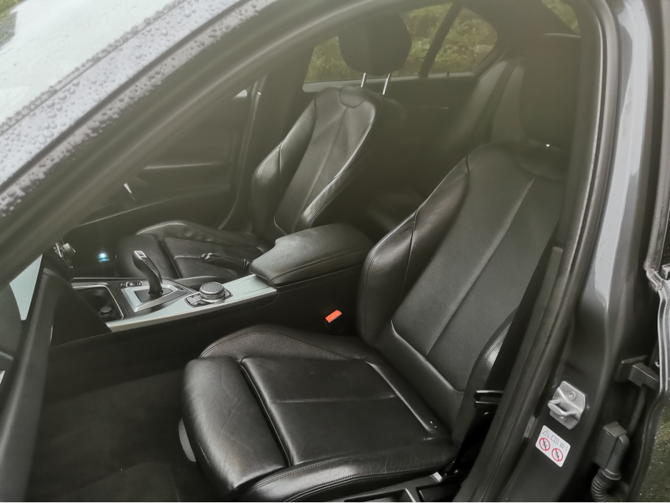 2017 BMW 3 Series - image 20