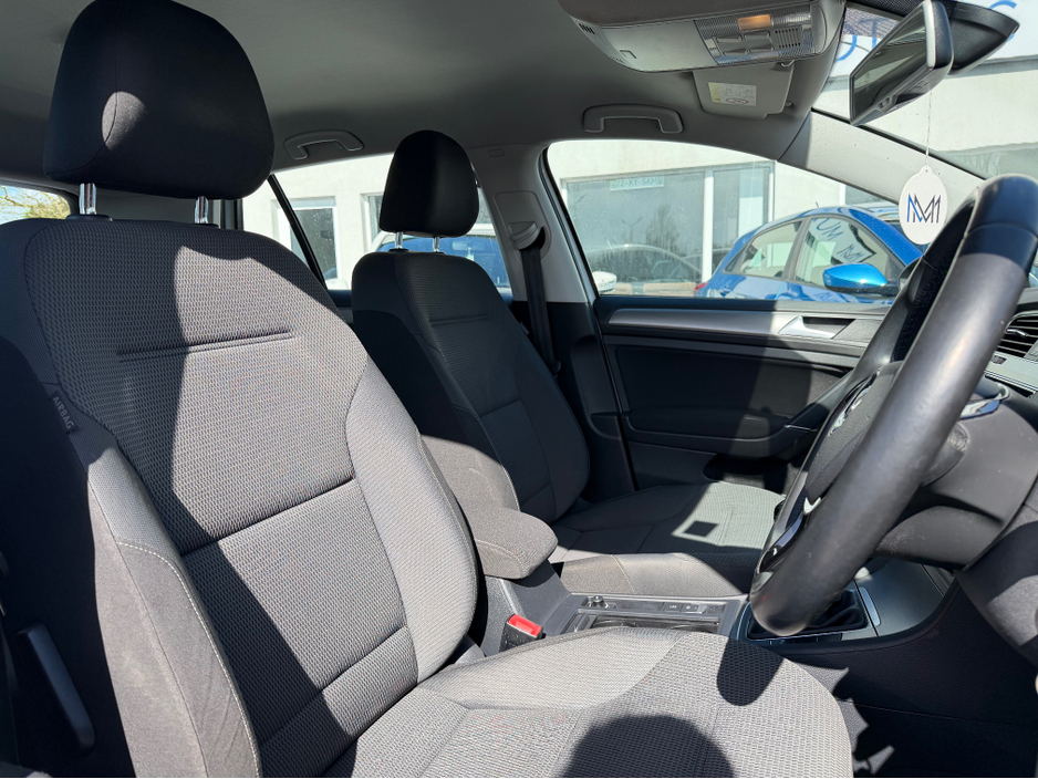 2015 Volkswagen Golf - image 12