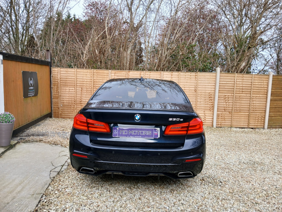 2017 BMW 5 Series - image 6