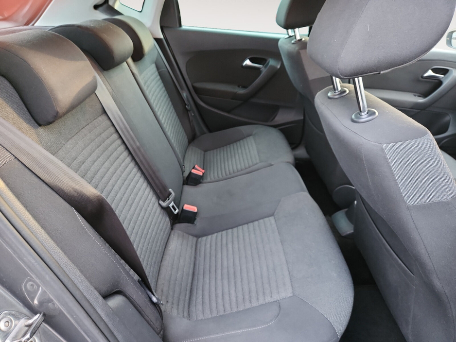 2013 Volkswagen Polo - image 15