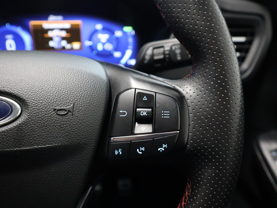 2022 Ford Kuga - image 12