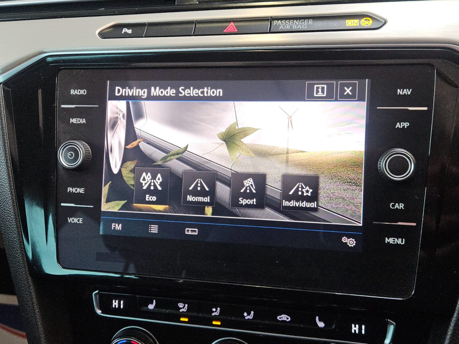 2018 Volkswagen Passat - image 15