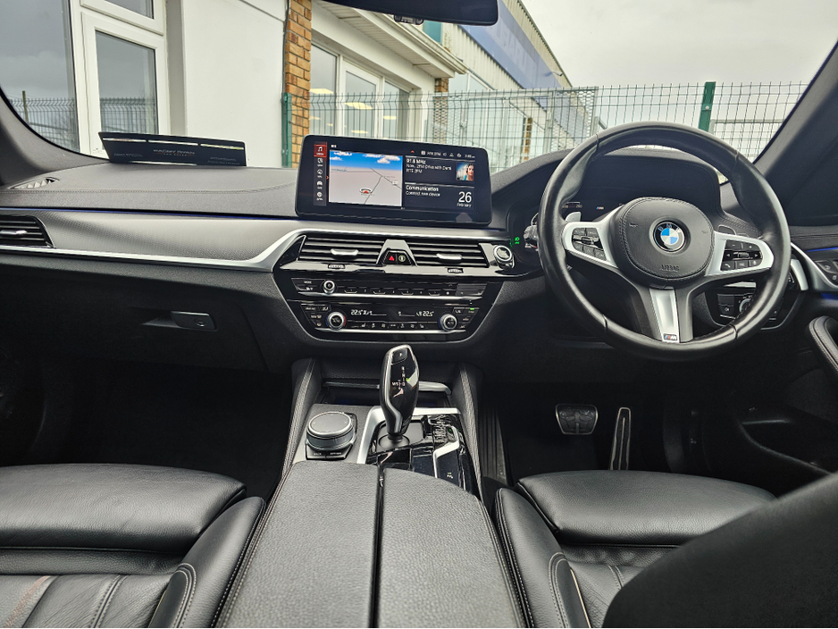 2021 BMW 5 Series - image 11