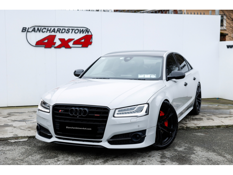 2016 Audi S8 - image 6