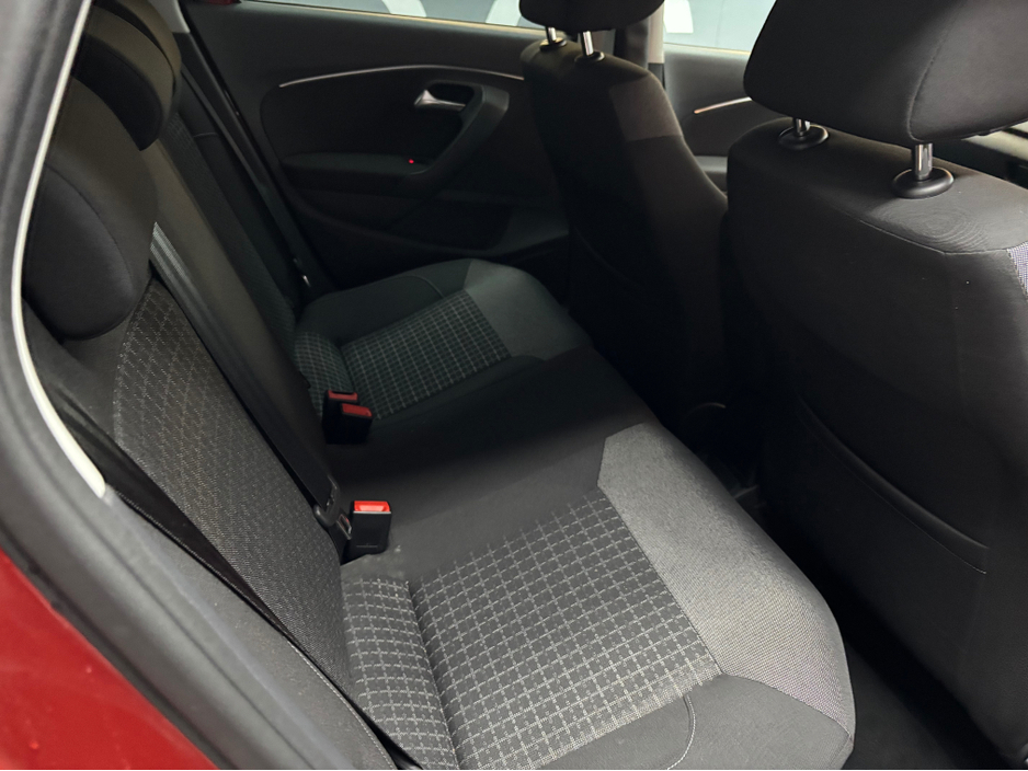 2015 Volkswagen Polo - image 10
