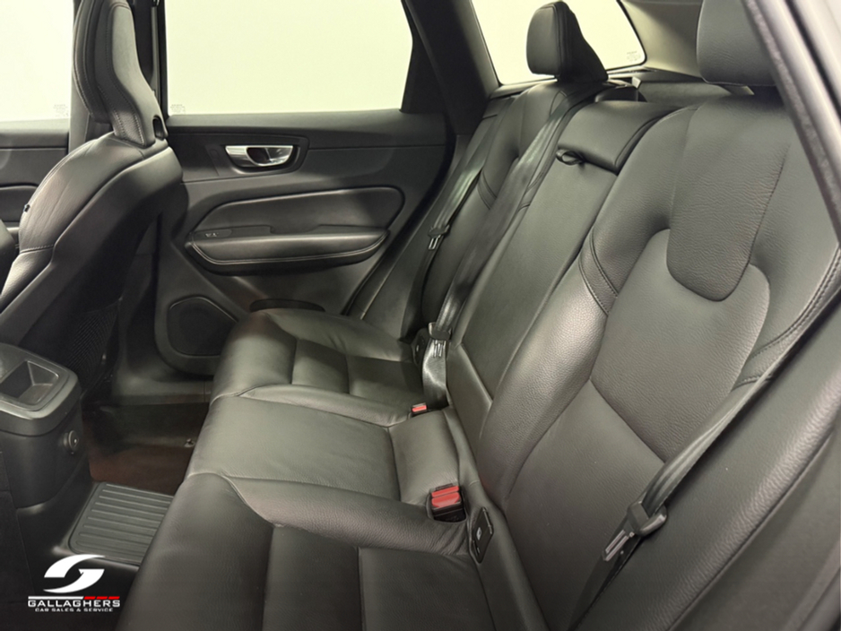 2023 Volvo XC60 - image 12