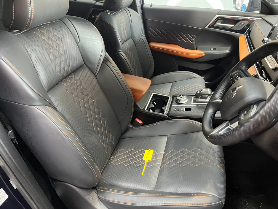 2023 Mitsubishi Outlander - image 11