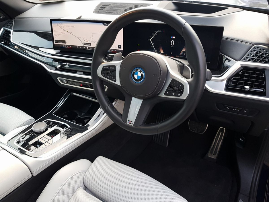 2025 BMW X5 - image 6