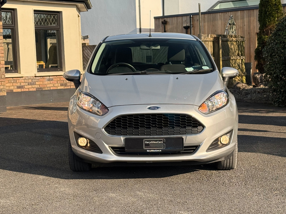 2017 Ford Fiesta - image 2