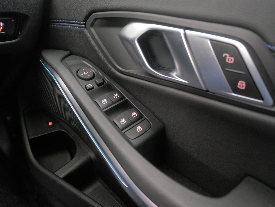 2023 BMW 3 Series - image 20