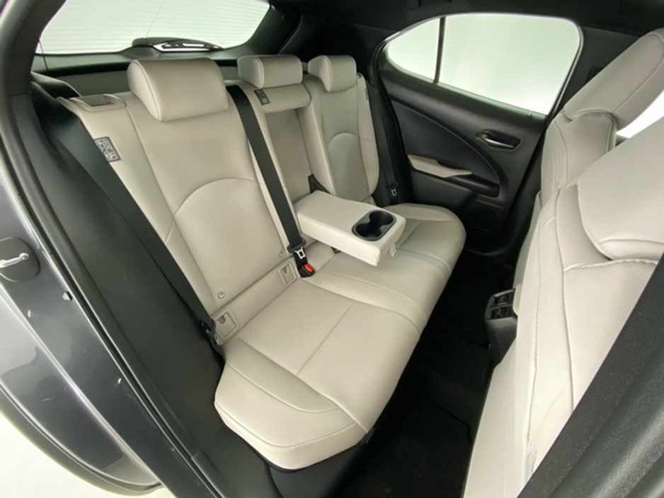 2023 Lexus UX 250 H Dynamic €38,950