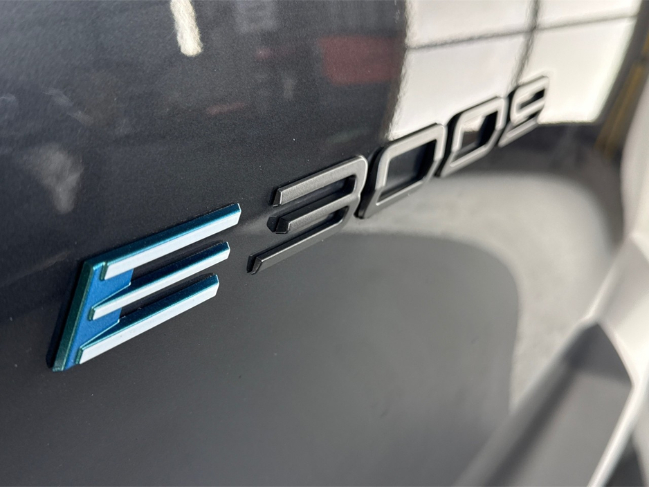 2025 Peugeot 3008 GT EV**DIGITAL DASH**TOUCH SCREEN MEDIA**APPLE CAR PLAY**HEATED SEATS**HEATED STEERING WHEEL**ELECTRIC TAILGATE**CRUISE CONTROL**MULTIFUNCTIONAL STEERING WHEEL**REVERSE CAMERA**PARKING SENSORS** €35,995