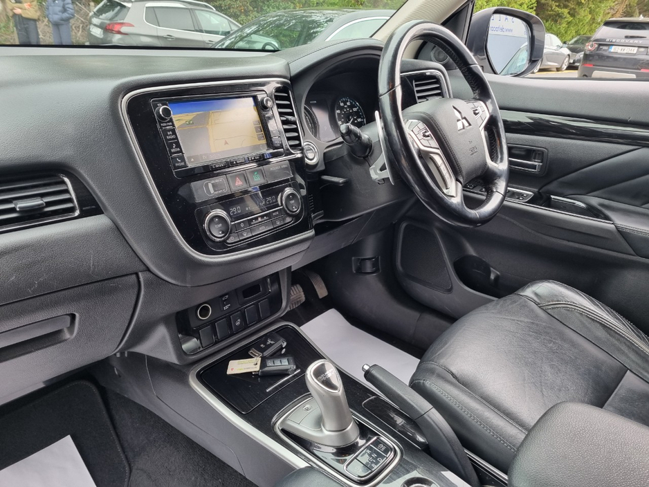 2016 Mitsubishi Outlander - image 14