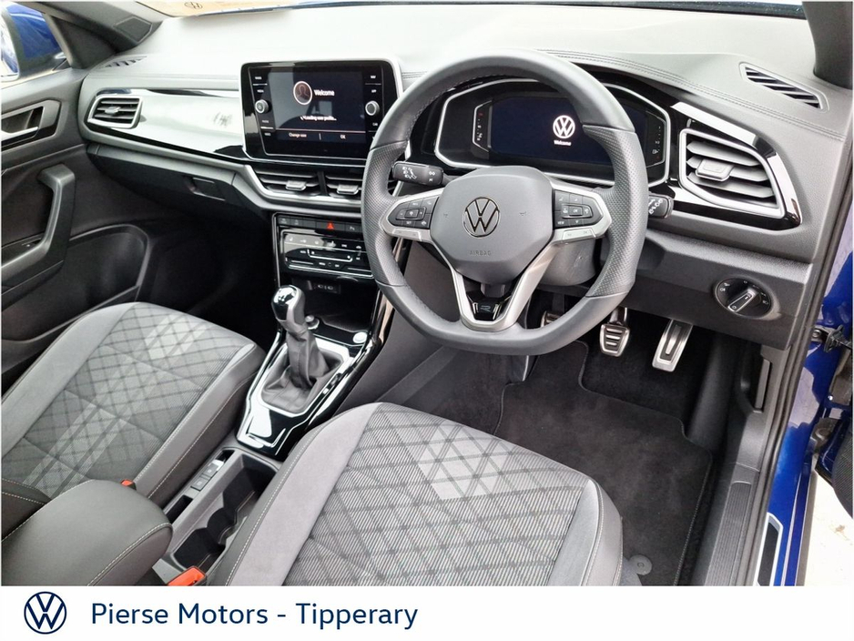 2025 Volkswagen T-Roc - image 2